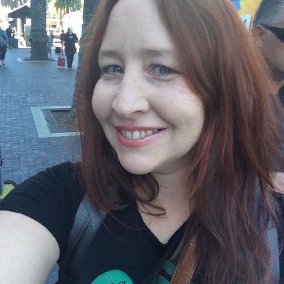 Meet your Posher, Christie - Picture 2 of 2